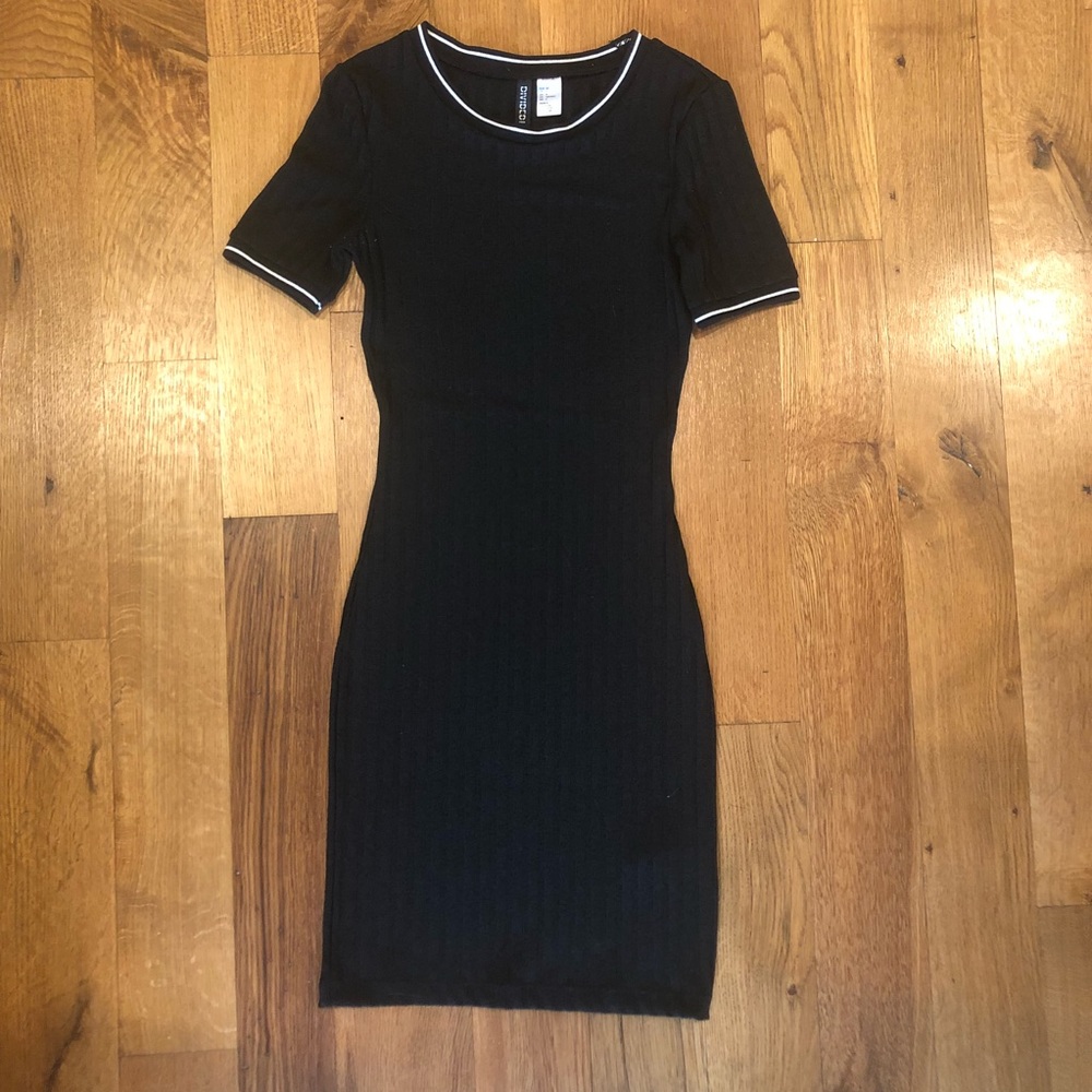 Black Short-Sleeve Ribbed Bodycon Dress with White Trim
